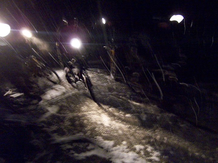Fatbikecykling på berget ovanför Svartby