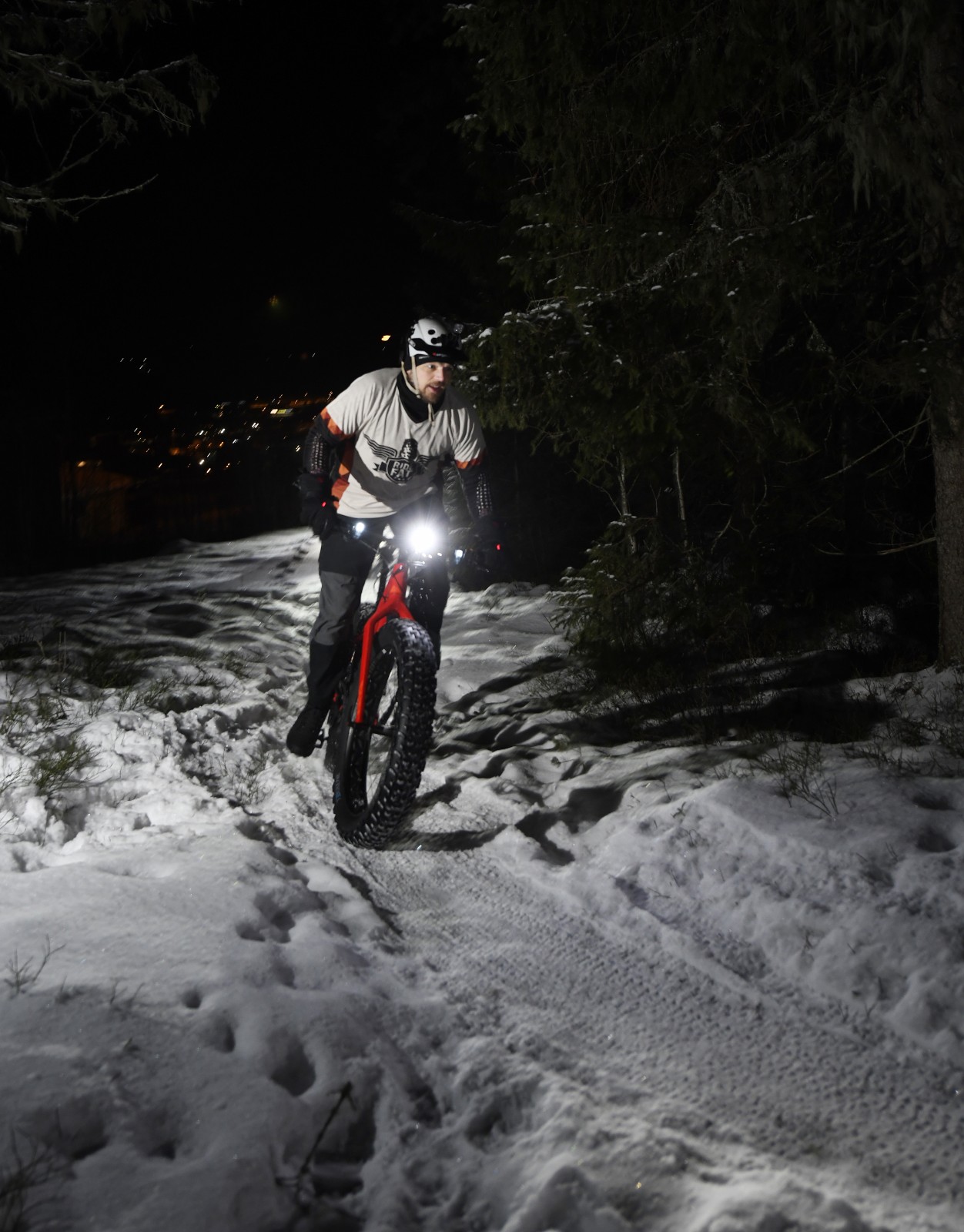 Fatbikecykling i grupp utan ledare